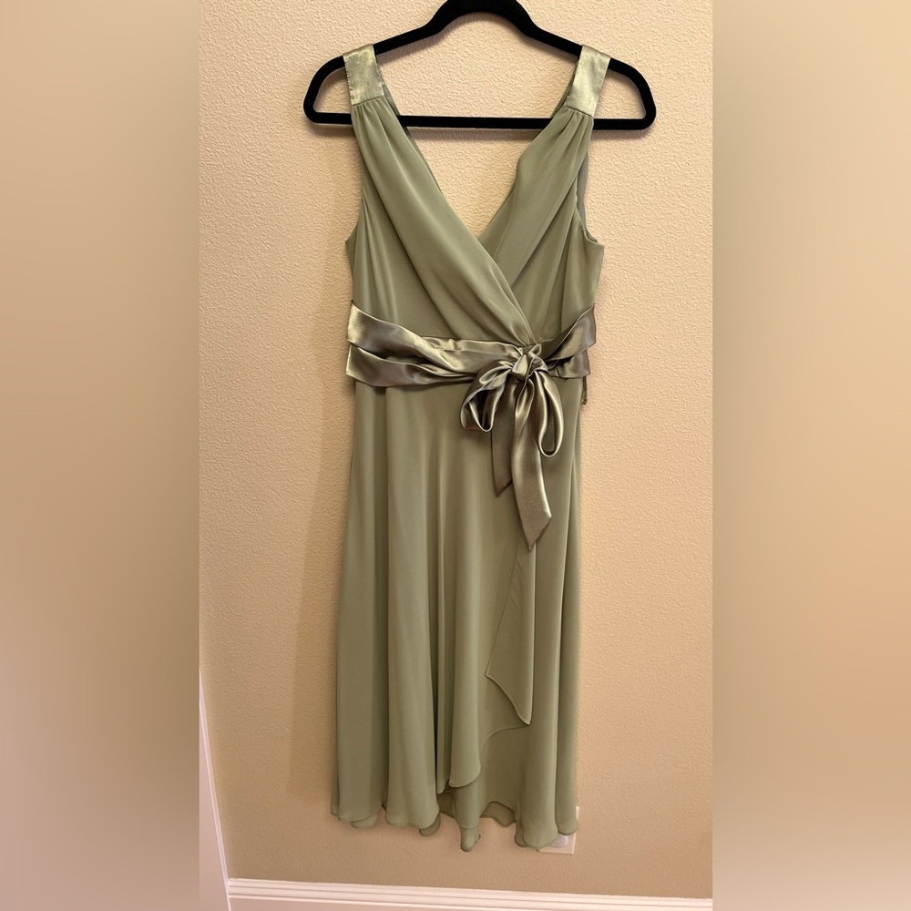 Jones Wear Dress | Size 14 | Uneven Hem | Party Dress | Satin Ribbon Bow